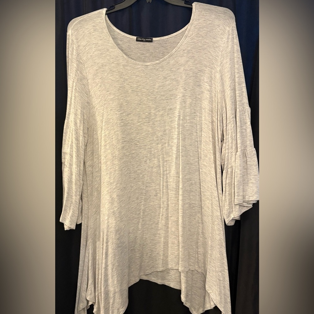 Cha Cha Vente Light Gray Tunic Top